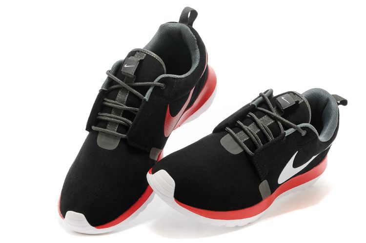roshe run bleu marine et rose